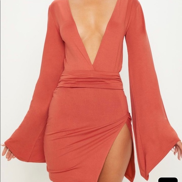 NWT PrettyLittleThing Drape Sleeve Split Dress - Picture 2 of 7